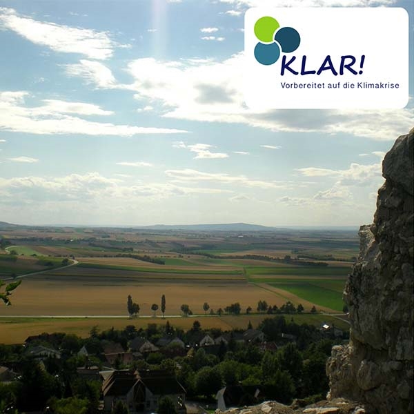 Landschaft mit KLAR! Logo